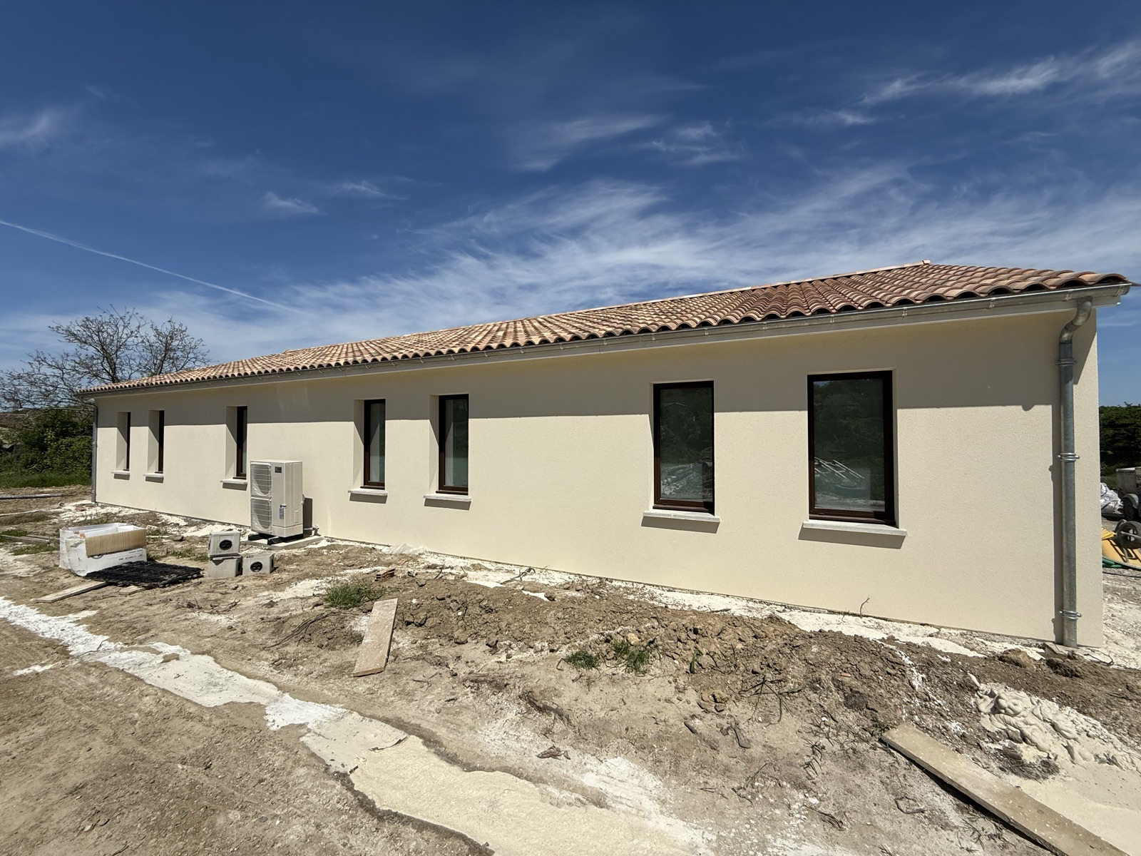 Même longère après enduit de façade terminé