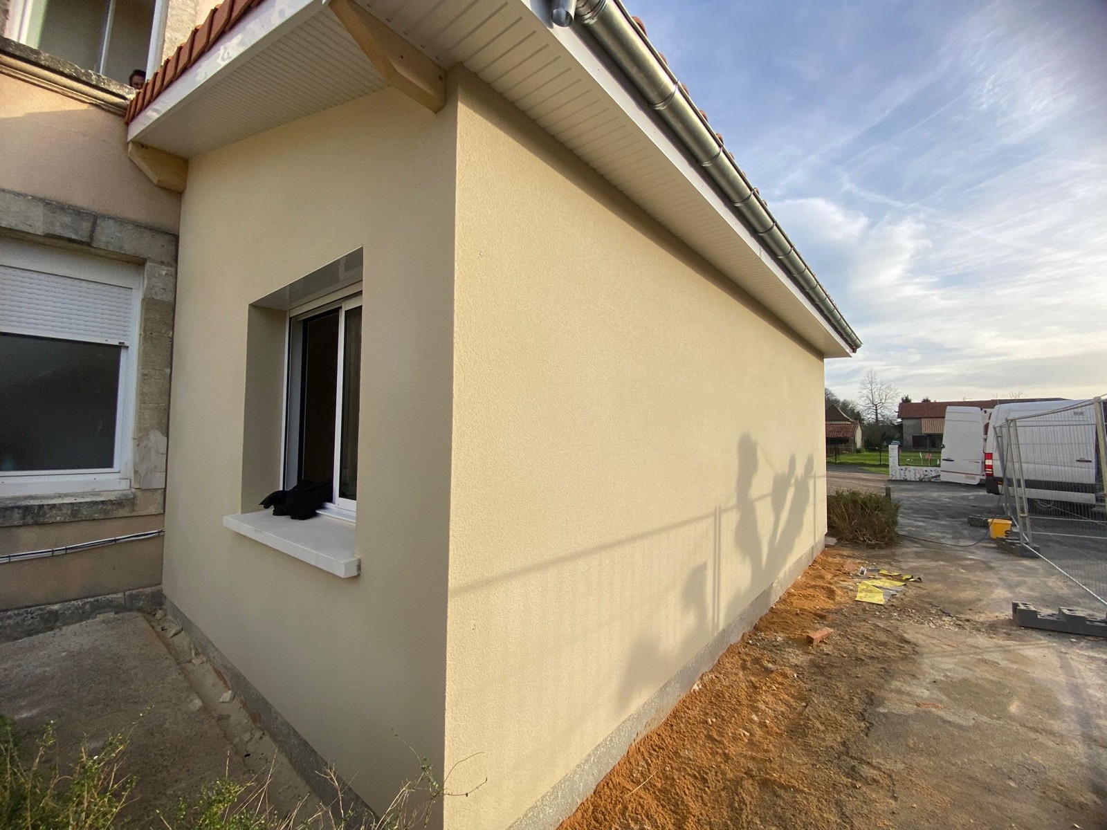 Extension de maison avec enduit de façade raccordé à l'existant